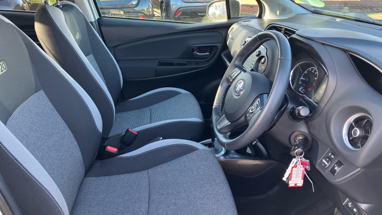 Toyota Yaris 1.5 VVT-i Y20 5dr CVT [Bi-tone] Petrol Hatchback